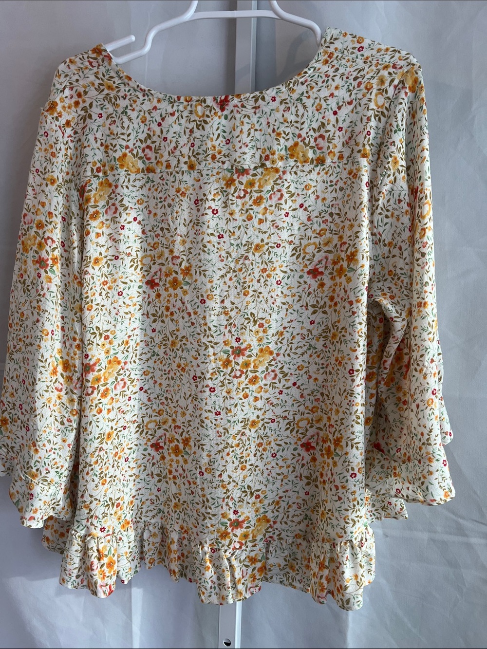 Rose & Thme Cream Floral V-Neck Ruffle Hem Blouse - Picture 8 of 16